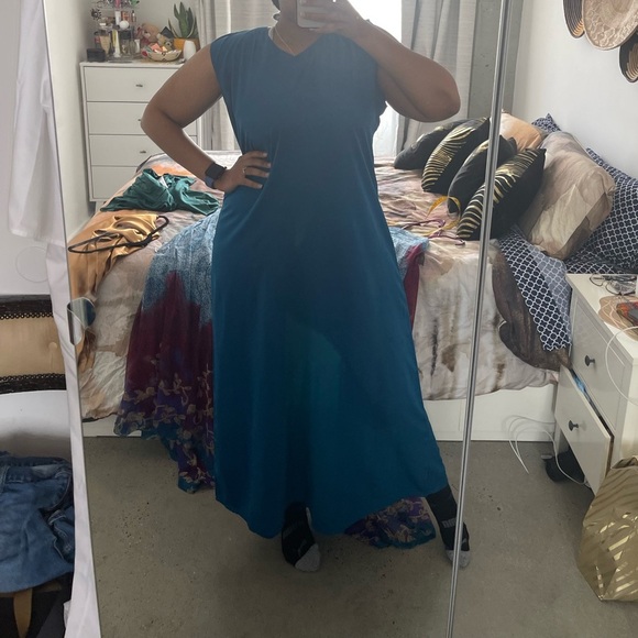 Elegant Blue and Red Maxi Dress - Picture 11 of 14